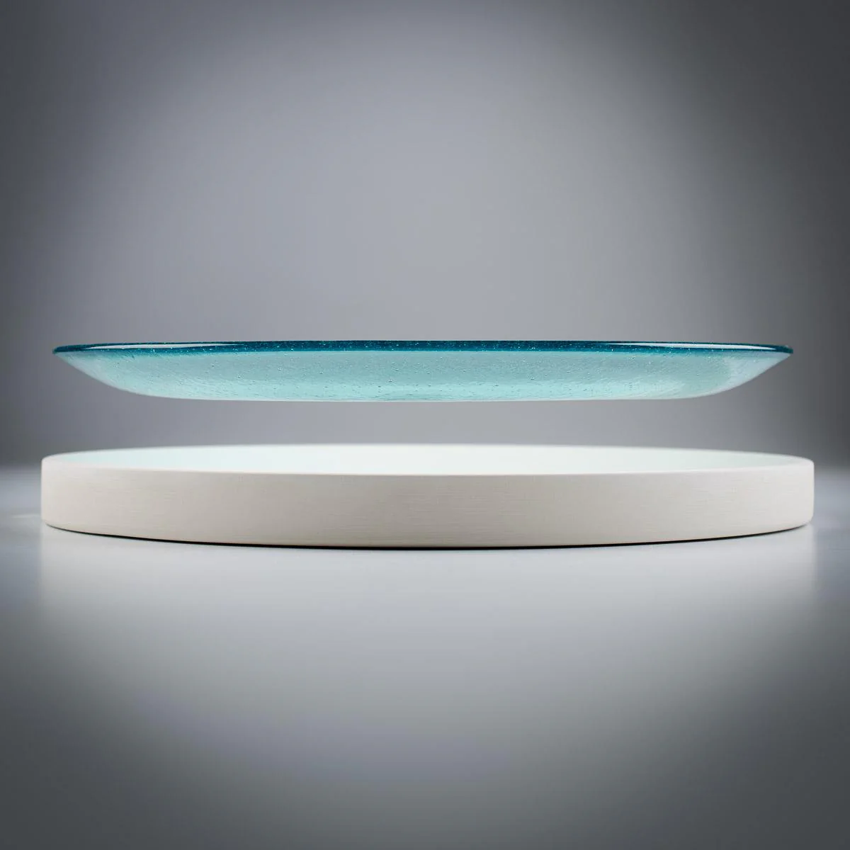 Round Tray, 13.3 in. - Image 3